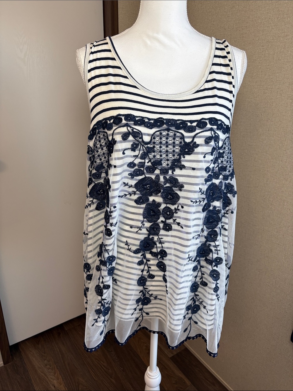 Maurices Womens Tank Top Sz 2 Navy Ivory Striped Floral Embroidered Lace Mesh